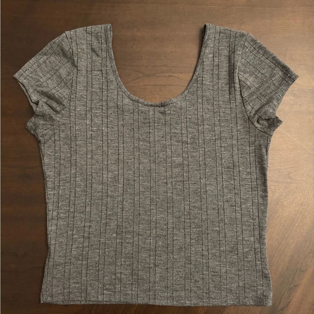 Prince & Fox Gray Ribbed Women's Top - Picture 4 of 4